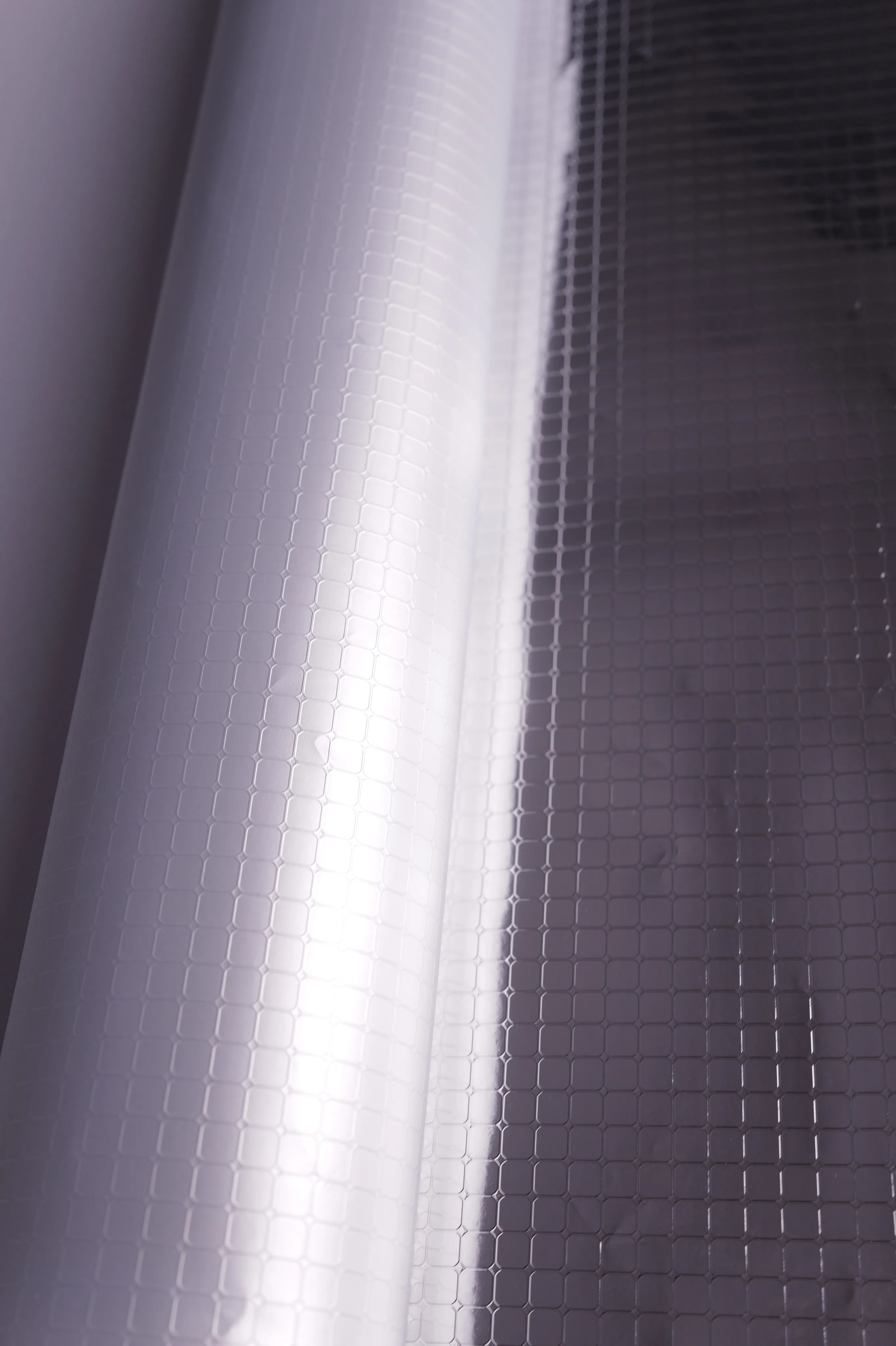 Fine Grid Reflective Laminate, Bright Silver / Dark Back – face A