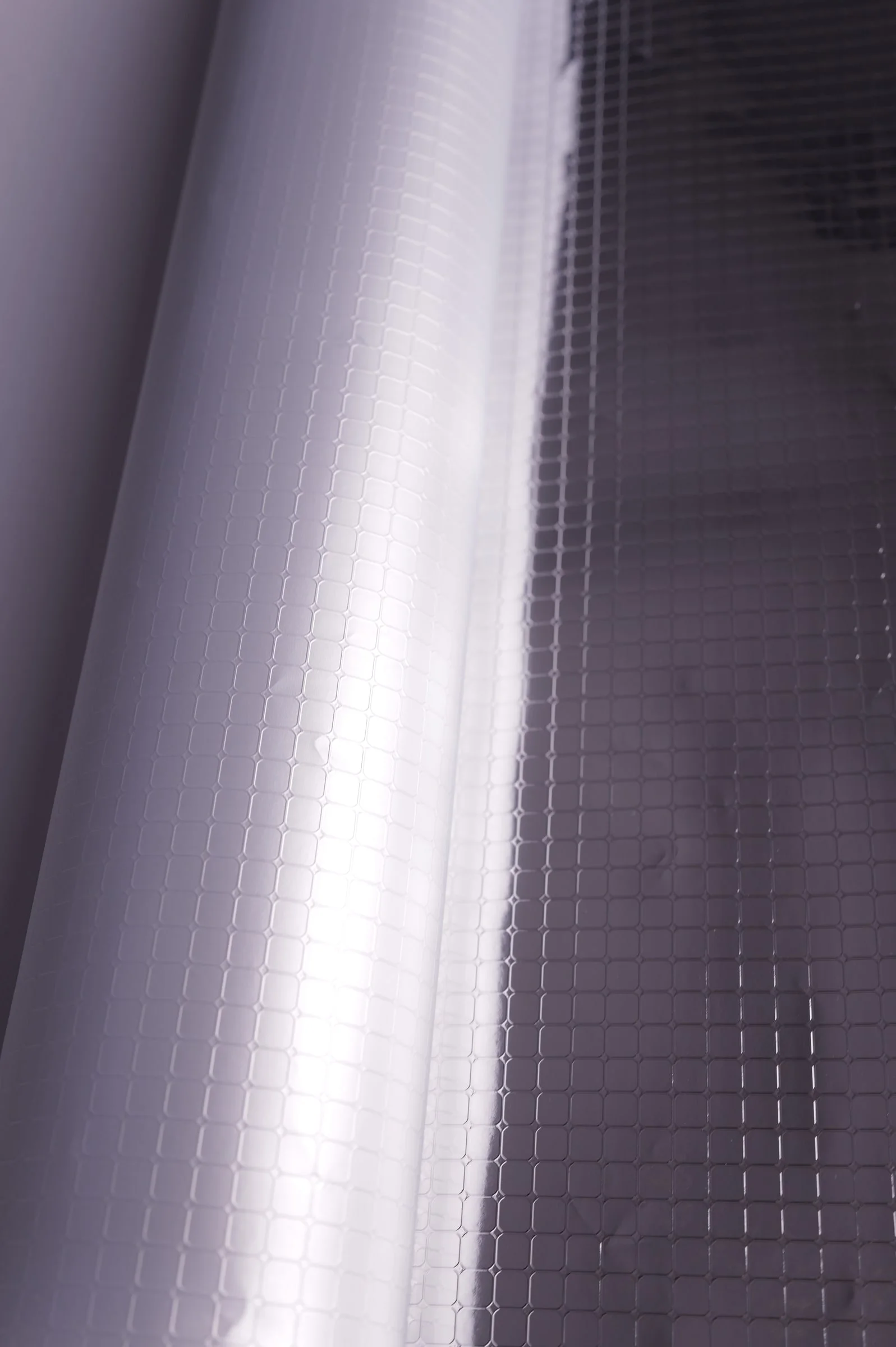 Fine Grid Reflective Laminate, Bright Silver / Dark Back – face A