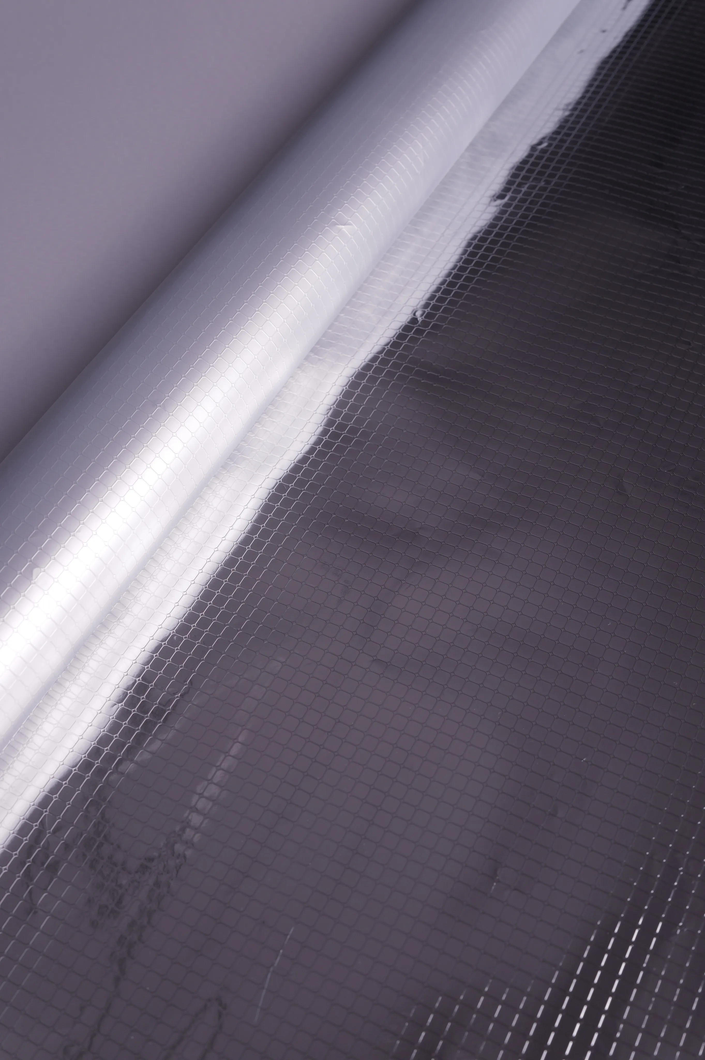 Fine Grid Reflective Laminate, Bright Silver / Dark Back – roll form