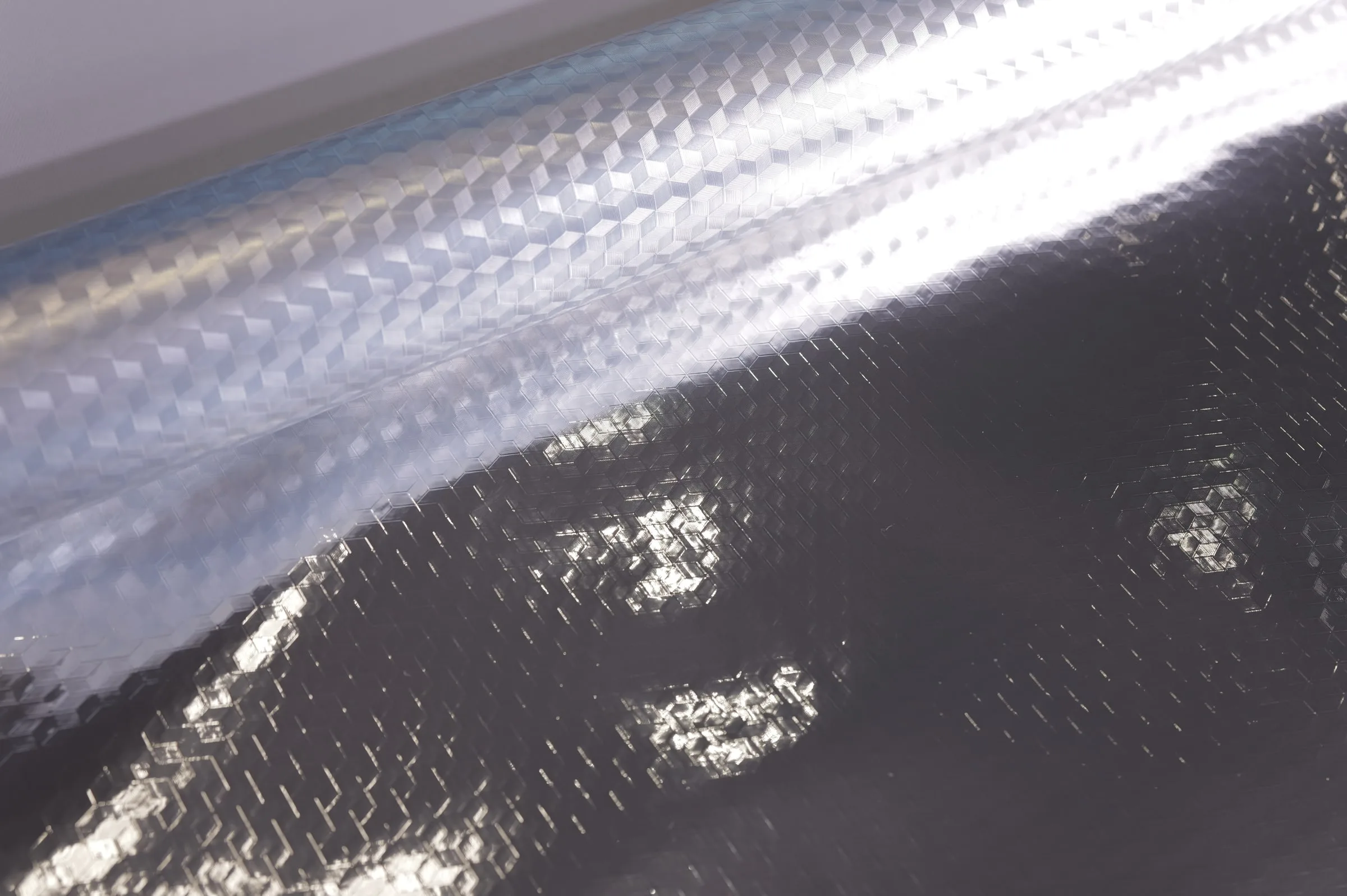 Diamond Reflective Laminate, Gloss Dark / Silver Emboss Back – roll form