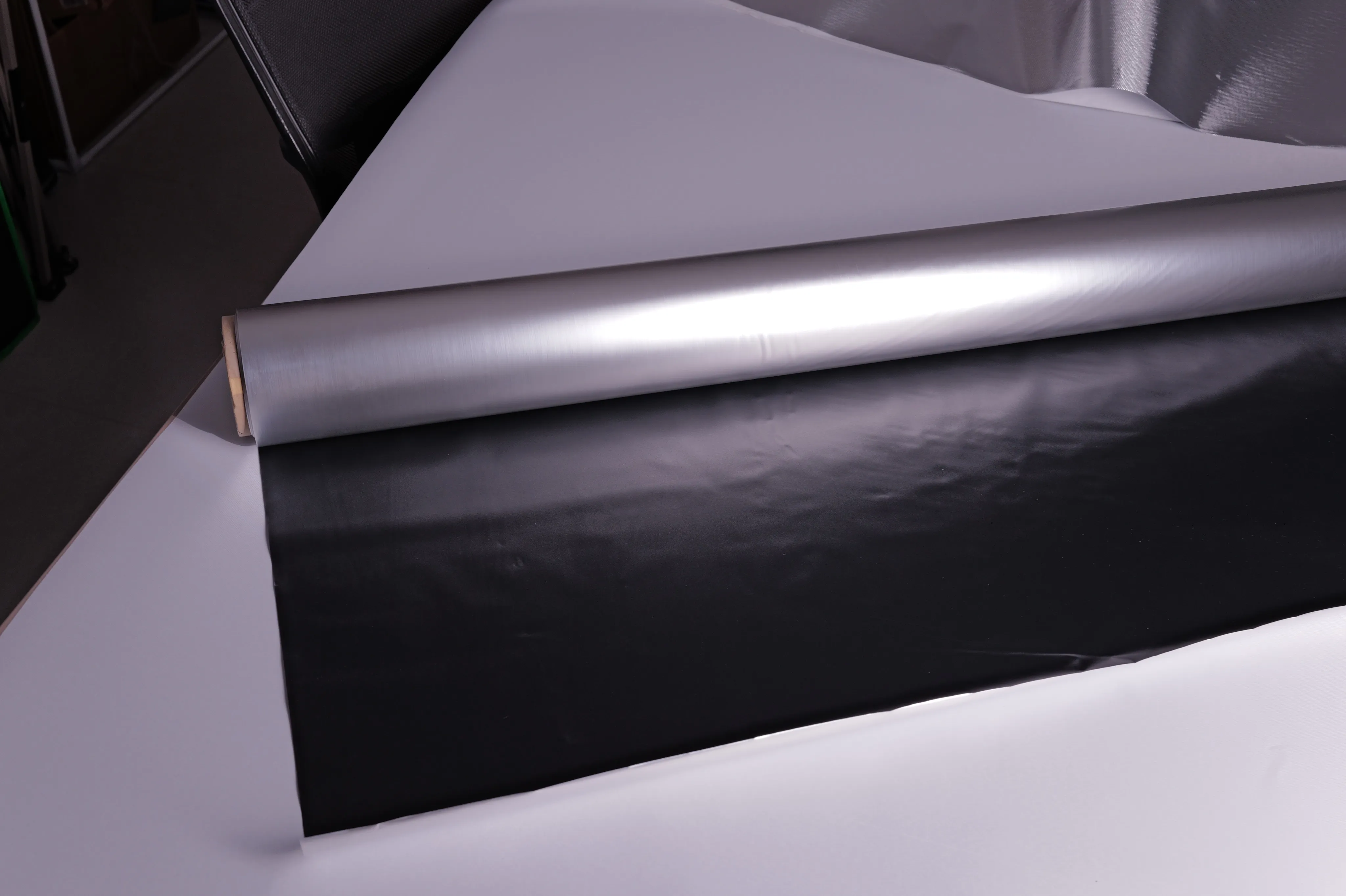 Satin Reflective Laminate, Silver / Black Back – roll form