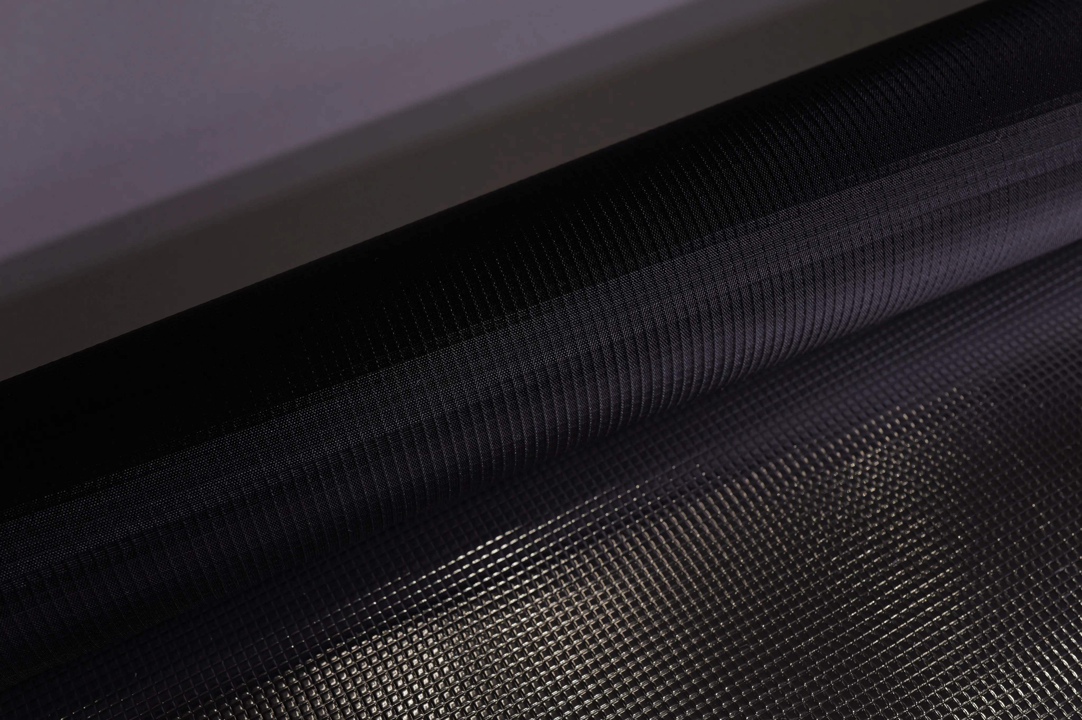 Grid Reflective Laminate, Black – roll form